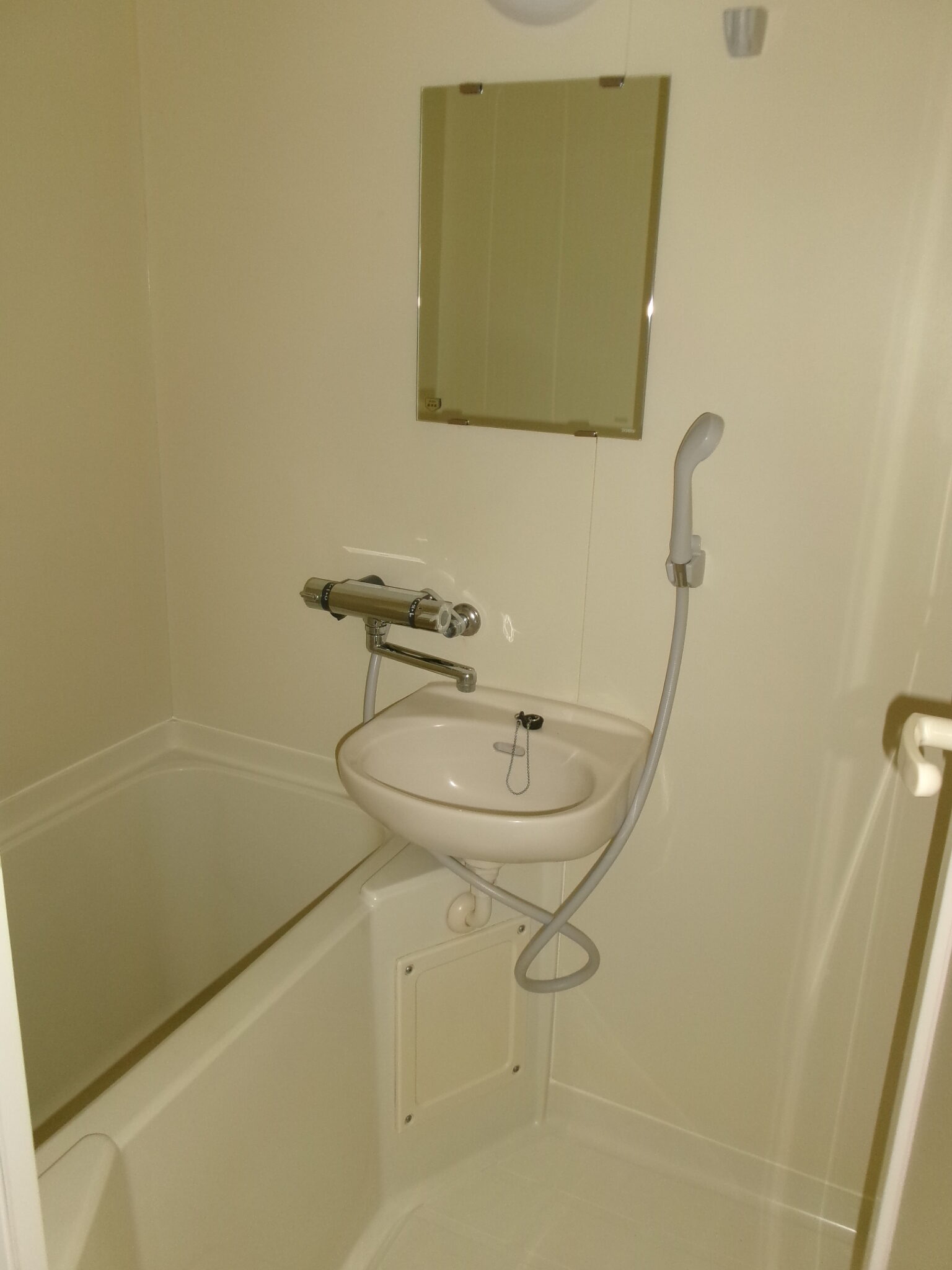 ZINハイツ　106号室