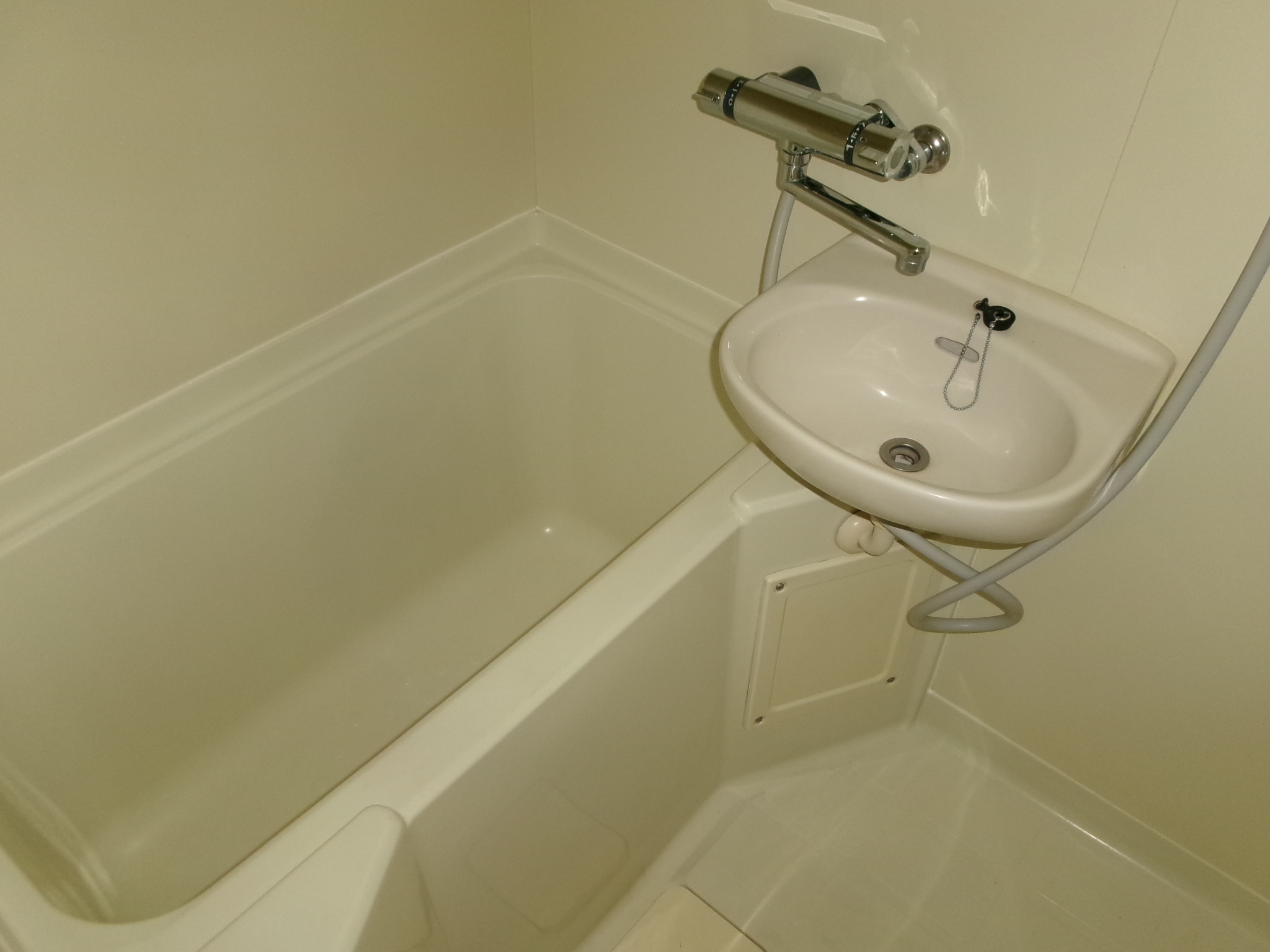 ZINハイツ　106号室