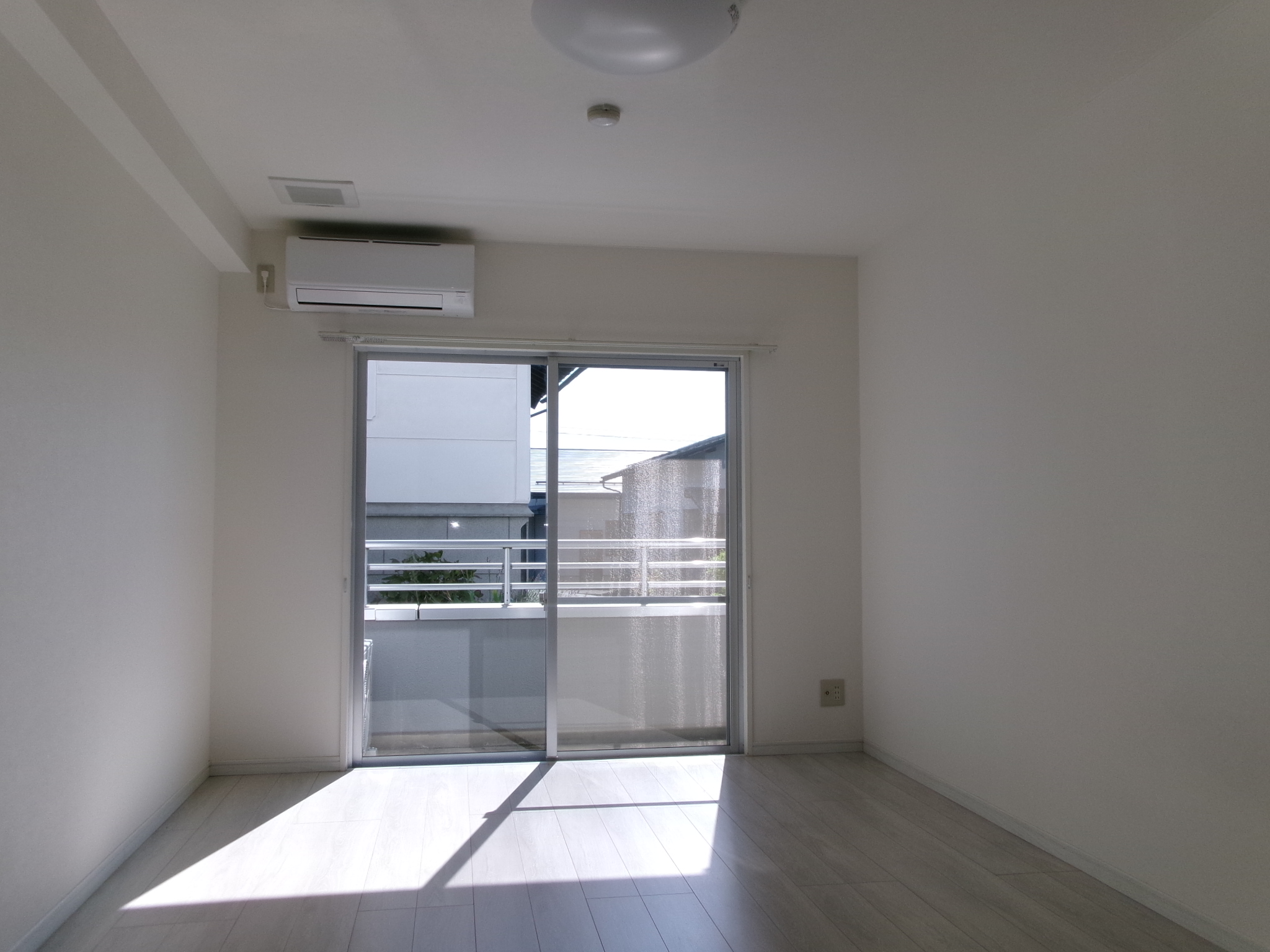 ZINハイツ　106号室