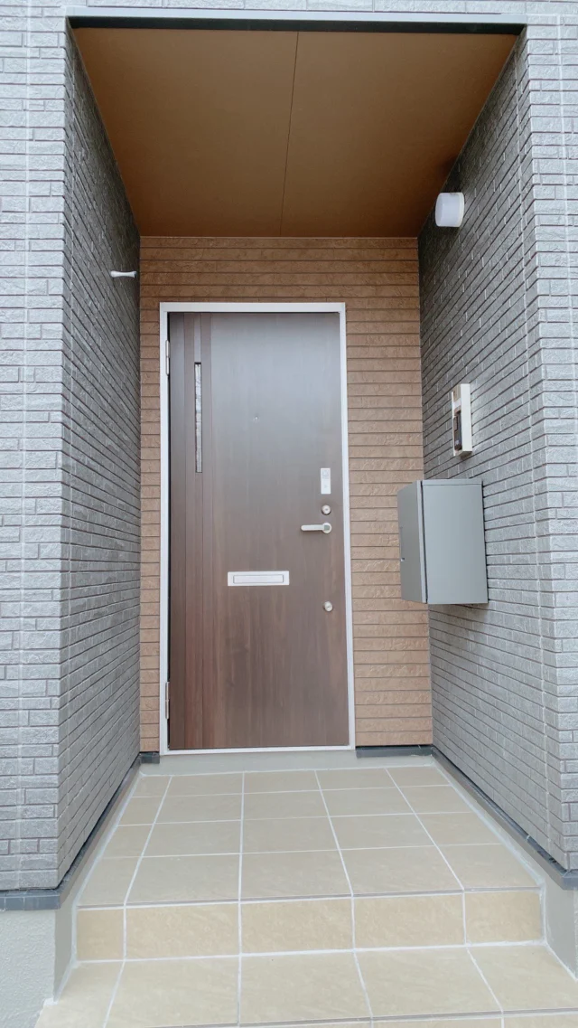 🚪山形市松波 1LDK 洋室11.5帖+洋室4.2帖 ひとり暮らしやふたり暮らしに🌸新社会人 / 山形大学 / 芸術工科大学
学生さんのアパートにも🌸2025.3.4 撮影
　
2025年2月に完成したばかりの新築です🚪✨✨
広々としたリビングと収納も豊富！
　
リビングダイニングキッチン
+寝室
+バスルーム
+トイレ
　
ひとり暮らしにもふたり暮らしにもぴったり◎
春からの新生活に🌸
東北芸術工科大学や
山形大学医学部の学生さんにもおすすめ✨
　
お気軽にDMでお問い合わせください◎
加工等せず、実際の雰囲気がよくわかる動画ですので
ぜひご覧ください！
　
　
#山形市 #幸信不動産
#山形アパート
　
#東北芸術工科大学 #山形大学
#春から山形 
#山形学生アパート #やまがたぐらし
　
#山形日和 #山形ねこ部