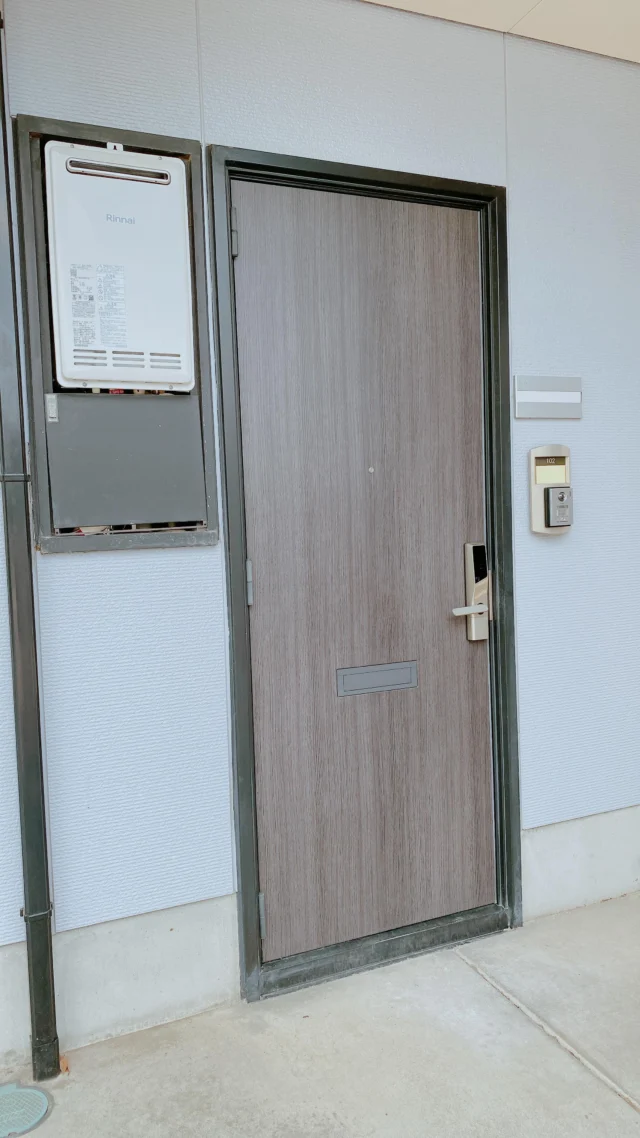 🚪山形市青田 リフォーム完了 広々1R 17.2帖 ひとり暮らしやふたり暮らしに🌱社会人さん / 山形大学 / 東北芸工大学 / 学生さんにもおすすめの最新設備で快適なリフォーム済みアパートです✨2025.6.19 撮影
　
1階で荷物の搬入も楽ちん！
水回りも最新設備で綺麗なお部屋です✨
　
広々とした17帖のお部屋と
ライト付きの収納スペースが魅力的です💡
リビング空間からベッドの設置まで
圧迫感なく広々使えます！
　
即入居可能となっております◎
　
スーパー、大学や国道13号線にも近く、
周辺アクセスに便利です👍🏻 ̖́-
　
リビングダイニングキッチン17帖
+クローゼットスペース
+バスルーム（独立洗面台）
+トイレ
　
ひとり暮らしにもふたり暮らしにも◎
社会人さん、転勤のかた
東北芸術工科大学や
山形大学の学生さんにもおすすめ✨
　
お気軽にDMやLINEでお問い合わせください◎
実際の雰囲気がよくわかる動画ですので
ぜひご覧ください！
　
　
#山形市 #幸信不動産
#山形アパート
　
#東北芸術工科大学 #山形大学
#山形移住 
#山形学生アパート #やまがたぐらし
　
#山形日和 #山形ねこ部