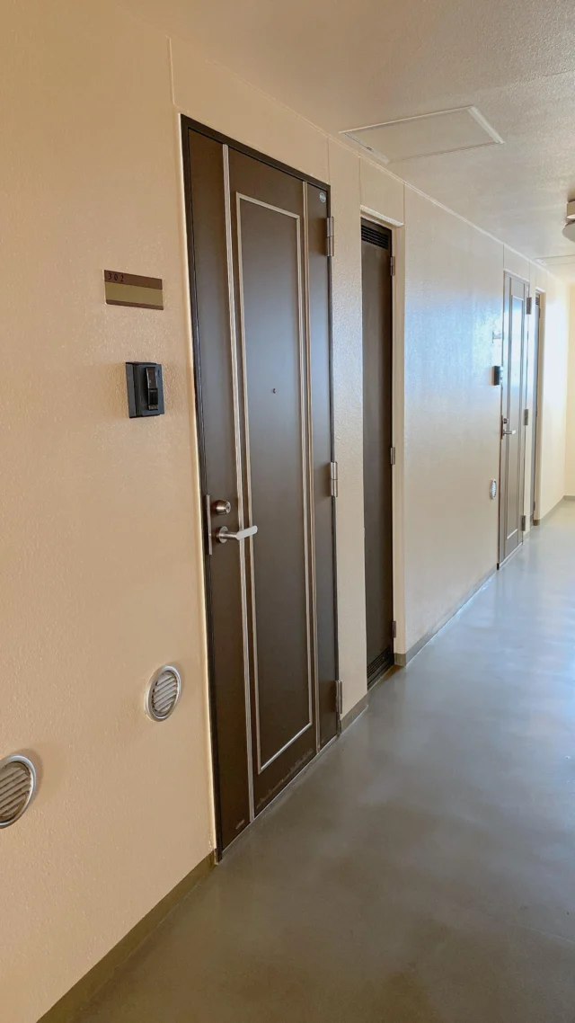 🚪山形市小白川【人気物件‼︎ 】3階1K ひとり暮らしにおすすめ🤗安心のセキュリティ✨山形大学や駅前大通りへのアクセス抜群です✨2025.10.2 撮影
 
オートロックのエントランス🚪
防犯カメラも完備で安心のセキュリティです!
 
インターネット無料🛜
即入居OK◎
 
学生さんの場合は
入学から卒業まで、確約となります🧑🎓
 
山形大学小白川キャンパスすぐそば
周辺アクセスや通学にも便利です👍🏻 ̖́-
 
キッチンスペース
+ リビング8帖
+ ウォークインクローゼット
+ バスルーム(独立洗面台)
+ トイレ
 
学生さんや社会人さんの
ひとり暮らしにぴったり◎
安心の物件です!
 
冬までにお引っ越しをご検討中のかたは
是非お早めに✨
 
お気軽にDMやLINEでお問い合わせください◎
実際の雰囲気がよくわかる動画ですので
ぜひご覧ください!
 
 
#山形市 #幸信不動産
#山形アパート
 
#東北芸術工科大学 #山形大学
#山形移住 
#山形学生アパート #やまがたぐらし
 
#山形日和 #山形ねこ部
#山形ルームシェア