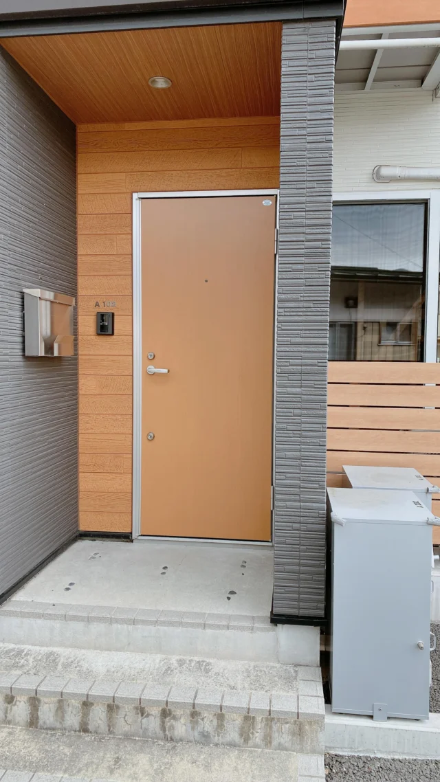 最新！おすすめ物件更新🆙山形市東青田🚪
芸工大生に大人気！おしゃれな築浅1DKアパート✨
即入居OKです◎新生活でお急ぎのかたもぜひ！
　
プレディール
撮影はA102号室です🚪
　
間取り　1DK
広々キッチンスペース
+洋室10畳（デスク&ベッド家具付き）

設備　
インターネット無料
エアコン、IHコンロ
インターホン
バルコニー
ウォークインクローゼット
宅配ボックス
敷地内ゴミ置き場
敷地内自転車置き場
　
🅿️駐車場あり
🏪コンビニ徒歩2-3分
🏫大学への通学にも便利（バス・自転車）
　
　
#山形市賃貸 #山形大学 #東北芸術工科大学
#山形不動産 #山形市